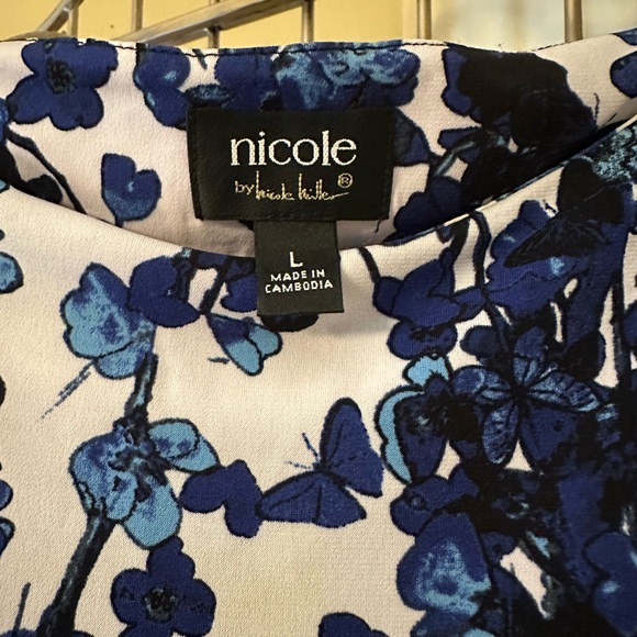 Large beautiful dress، 36.4” long - Picture 4 of 4